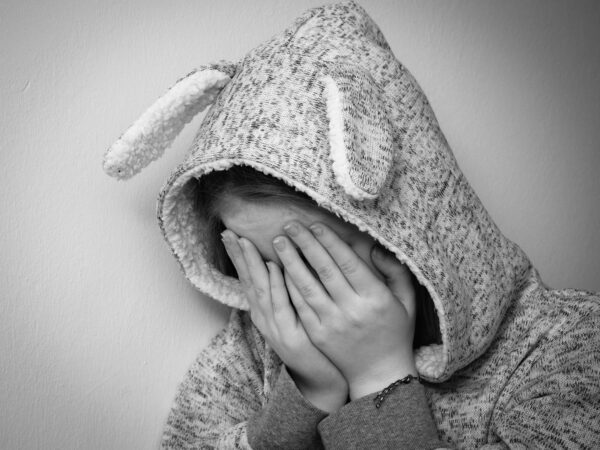 alone-anxious-black-and-white-326580 anxious child